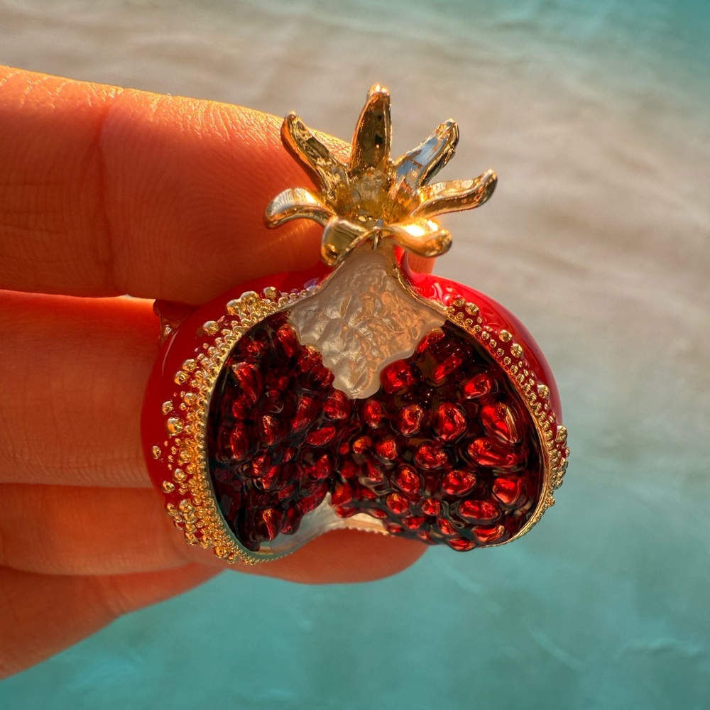 Classic Rhinestone Pomegranate Brooch - Picture 6 of 7